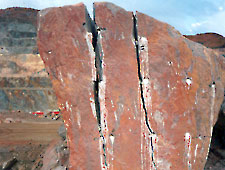 A boulder cracked with Bustar expansive grout. A boulder cracked with Bustar expansive grout.